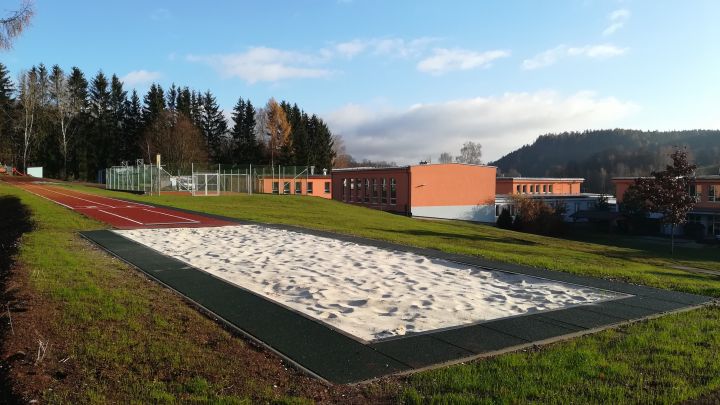 hřiště škola